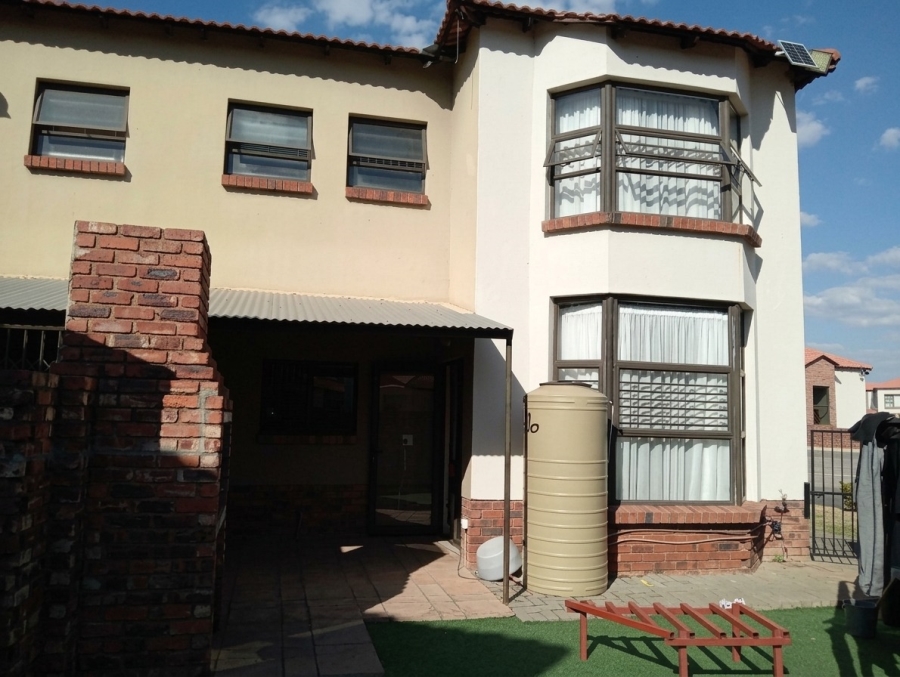 To Let 3 Bedroom Property for Rent in Waterval East North West